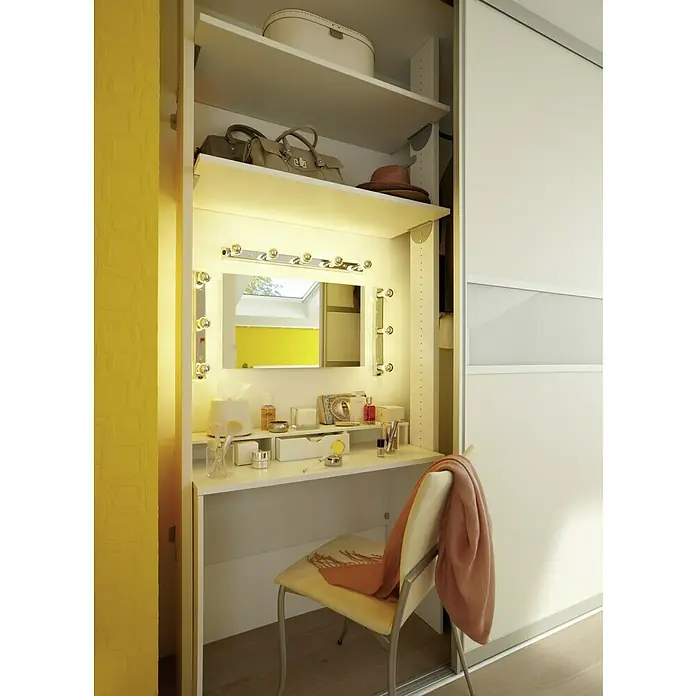 Paulmann Spiegelleuchte Regula - 120 W, L x B x H: 42 x 5 x 7,5 cm, Chrom, Anzahl Leuchtmittel: 3 Stk. - Elegantes Schminktisch-Design in einem Schrank, mit Beleuchtung und Spiegel für eine perfekte Make-up-Routine.