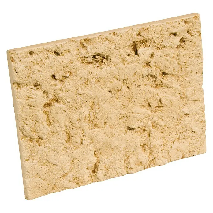 Revestimiento de piedra Coral Piedra - Coral - Primer plano de un panel de pared de travertino en tonos beige suaves, ideal para un diseño interior elegante con una textura natural.