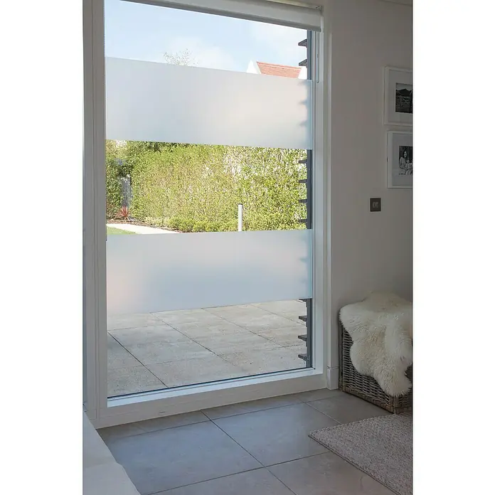 D-c-fix Static Glasfolie Milky - 150 x 45 cm, Transluzent, Statisch haftend - Die Fensterfolie bietet Privatsphäre mit einem stilvollen, modernen Design. Die Folie ist einfach anzubringen und bietet Sichtschutz ohne Verdunkelung.