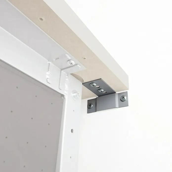 Wolfcraft Juego de fijación de pared - 3 pzs., Acero - Primer plano de un soporte angular robusto que sujeta de forma segura un mueble, fijado con tornillos plateados.