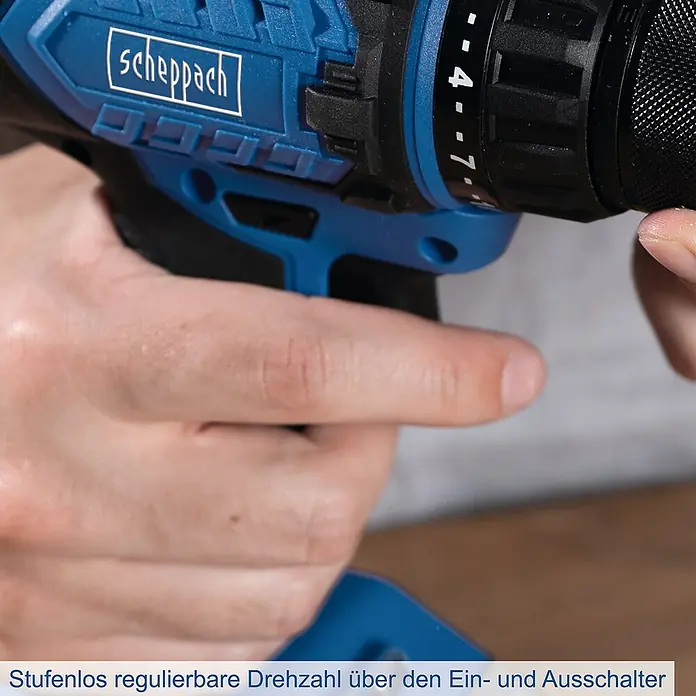 Scheppach IXES 20V Akku-Bohrschrauber BC-DD60-X - 20 V, Ohne Akku, 60 Nm - Nahaufnahme eines Scheppach Akkuschraubers in blau, der von einer Hand bedient wird. Das Gerät ist hochwertig und ideal für Heimwerker.