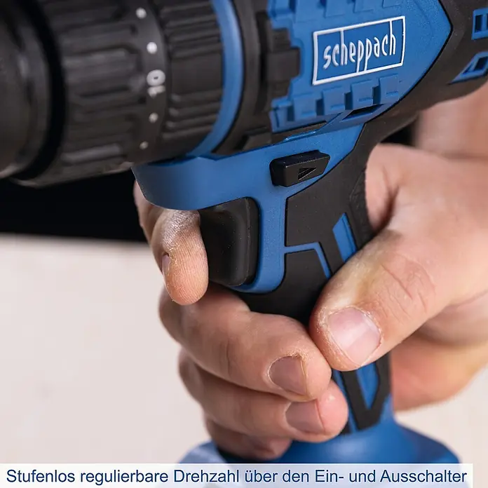 Scheppach IXES 20V Akku-Schlagbohrschrauber BC-CD60-X - 20 V, Ohne Akku, 60 Nm - Nahaufnahme eines Scheppach Akkuschraubers in Aktion, der die variable Drehzahlsteuerung am Ein-/Ausschalter zeigt.