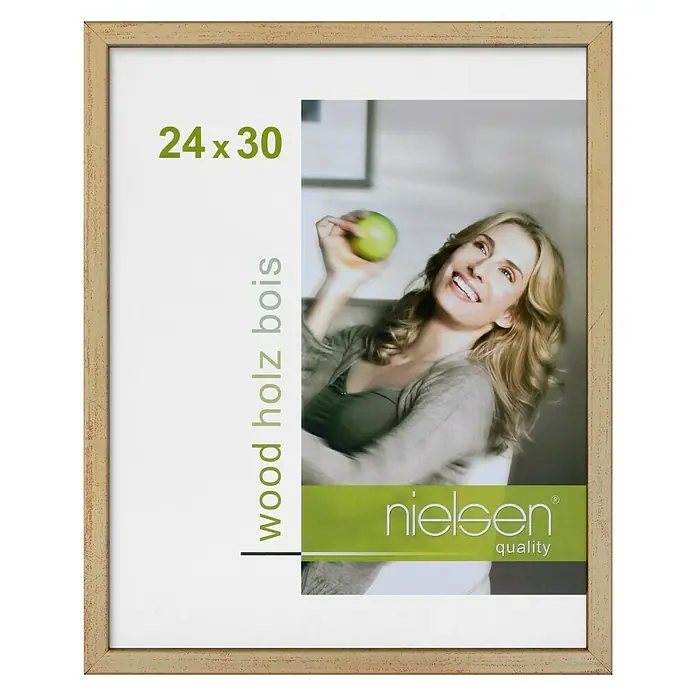 Nielsen Holzrahmen Zoom - 24 x 30 cm, Gold - Holzbilderrahmen Nielsen in der Größe 24x30 cm, ideal für Fotos oder Kunstdrucke. Der Rahmen besticht durch sein natürliches Design und hohe Qualität.