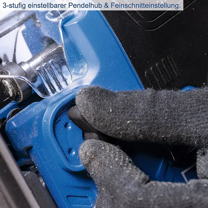 Scheppach IXES 20V Akku-Stichsäge BC-JS254-X - 20 V, Ohne Akku, Leerlaufhubzahl: 0 /min - 3.000 /min - Nahaufnahme einer Stichsäge mit einstellbarem Pendelhub und Feinschnitteinstellung. Fokus liegt auf der blauen Maschine und den Bedienelementen.