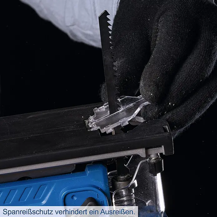 Scheppach IXES 20V Akku-Stichsäge BC-JS254-X - 20 V, Ohne Akku, Leerlaufhubzahl: 0 /min - 3.000 /min - Ein Stichsägeblatt wird in eine Stichsäge eingesetzt, um präzise Schnitte zu ermöglichen.