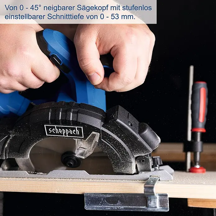 Scheppach IXES 20V Akku-Handkreissäge C-HCS165-X - 20 V, Durchmesser Sägeblatt: 165 mm - Nahaufnahme einer Scheppach Handkreissäge in Aktion. Der Sägekopf ist von 0 - 45° neigbar, Schnitttiefe einstellbar von 0 - 53 mm.