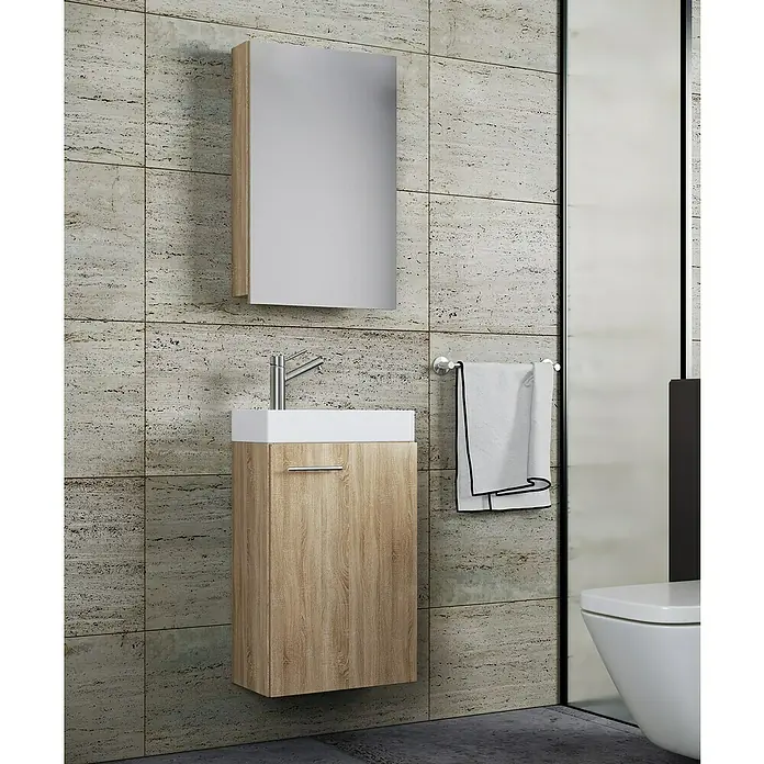 VCM Badmöbel-Set SPS - Gesamtbreite Badmöbel: 41 cm, Sonoma-Eiche, Matt, 3 -tlg. - Modernes Badezimmer mit Waschtischunterschrank in Holzoptik, darüber Spiegelschrank. Handtuchhalter und Toilette sind ebenfalls zu sehen.