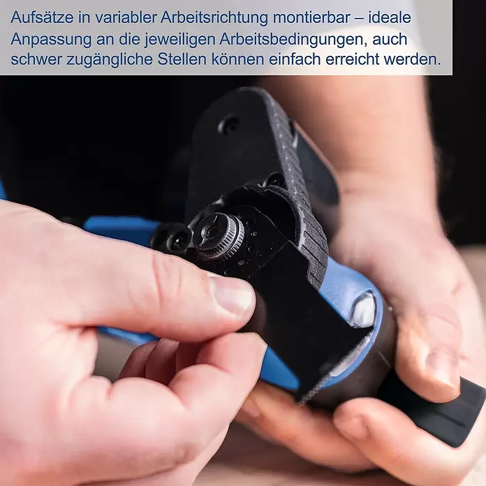 Scheppach IXES 20V Akku-Multitool C-MT40-X - 20 V - Hände justieren ein blau-schwarzes Werkzeug mit variablen Aufsätzen für schwer zugängliche Stellen.