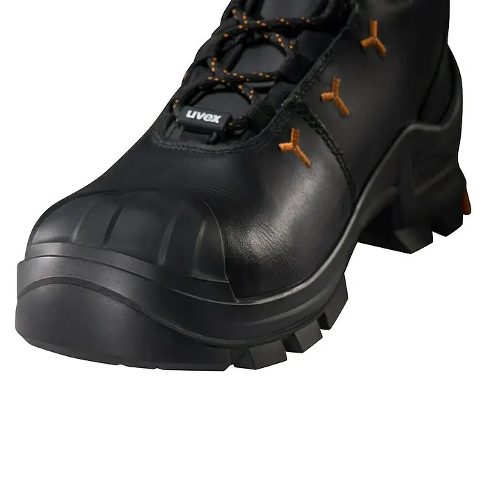 Uvex Sicherheitsstiefel 2 - 43, Schutzklasse nach EN ISO 20345: S3, Schwarz/Orange - Nahaufnahme eines schwarzen Uvex Sicherheitsschuhs mit orangefarbenen Akzenten und robuster Sohle, ideal für anspruchsvolle Arbeitsumgebungen.