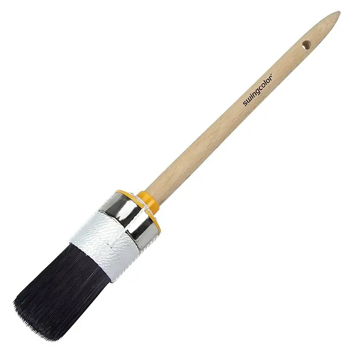 swingcolor Premium Ringpinsel Lack - Größe Pinsel: 8, All-in-one-Borsten, Naturholz - Detailaufnahme eines Swingcolor Rundpinsels mit Holzgriff und schwarzem Borstenkopf für präzise Malerarbeiten.
