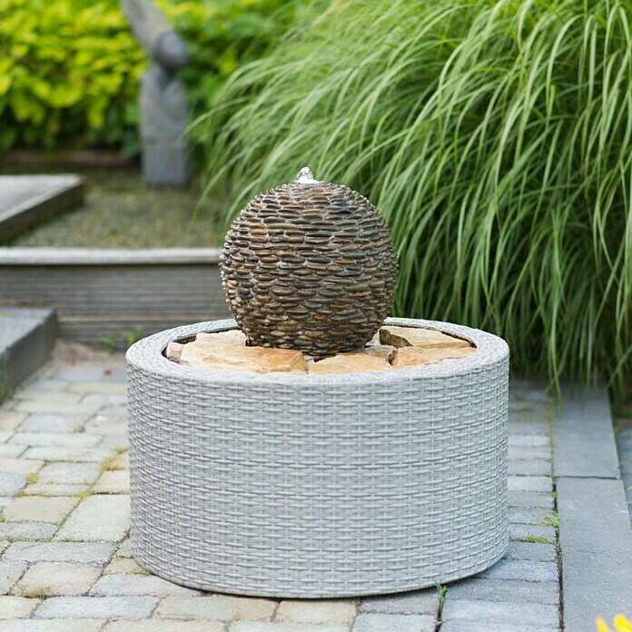 Ubbink AcquaArte Hochteich-Verkleidung Decowall Wicker VIIØ x H: 68 x 38,5 cm, Polyrattan, Grau Mood Shot