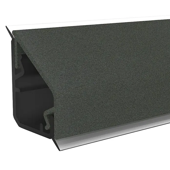 CUCINE Wandabschlussprofil Design 3579 Seattle Steel - 64 x 1,6 x 2,4 cm - Nahaufnahme eines Türdichtungsprofils aus Gummi und Aluminium, das zur Abdichtung von Türen und Fenstern verwendet wird.