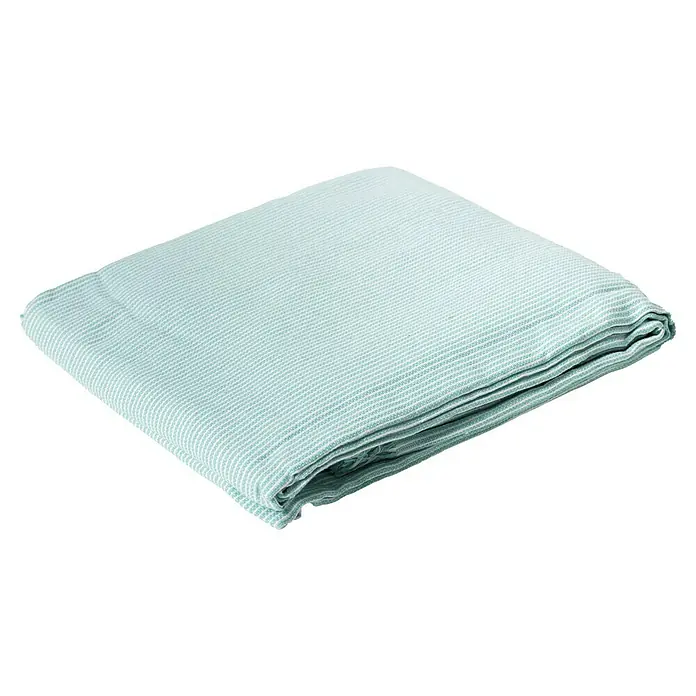 Manta para sofá Multiusos - Textil, Rayas Verde - Primer plano de una manta de algodón plegada, a rayas de color verde menta, que ofrece una textura suave y confortable, perfecta para mayor comodidad.