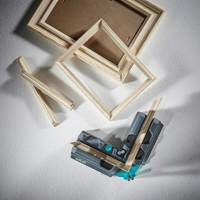 Wolfcraft Gehrungsschneidlade - L x B x H: 353 x 105 x 70 mm - Unlackierte Holzbilderrahmen und eine Schneidlade zum Zuschneiden von Leisten für Bilderrahmen.