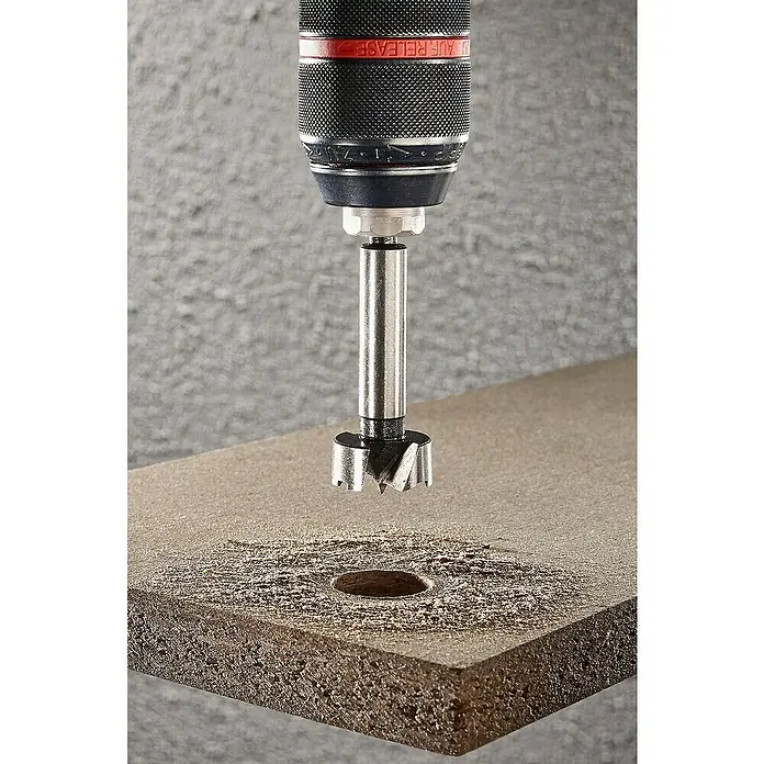 Wolfcraft Forstnerbohrer - Durchmesser Bohrer: 26 mm - Forstnerbohrer in Aktion: Präzise Bohrung in Holzwerkstoff mit einem hochwertigen Forstnerbohrer für saubere Ergebnisse.