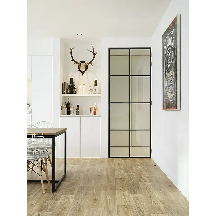 Beauflor PVC-Boden Meterware Tex-Style - 200 cm, Gambel Oak, Natur - Innenaufnahme eines modernen Raumes mit einer stilvollen Glastür mit schwarzen Rahmen, die den Raum elegant abtrennt.