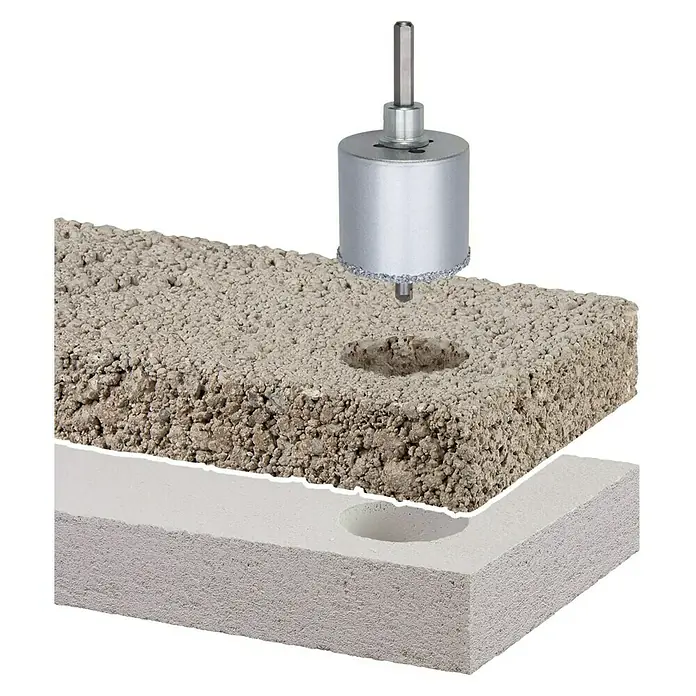 Wolfcraft Hohlbohrkronen-Set - 5 -tlg., Arbeitsdurchmesser: 33 mm - 68 mm, Schnitttiefe: 55 mm - Lochsäge bohrt ein Loch in einen Steinblock. Das Werkzeug ist für präzise Schnitte konzipiert.