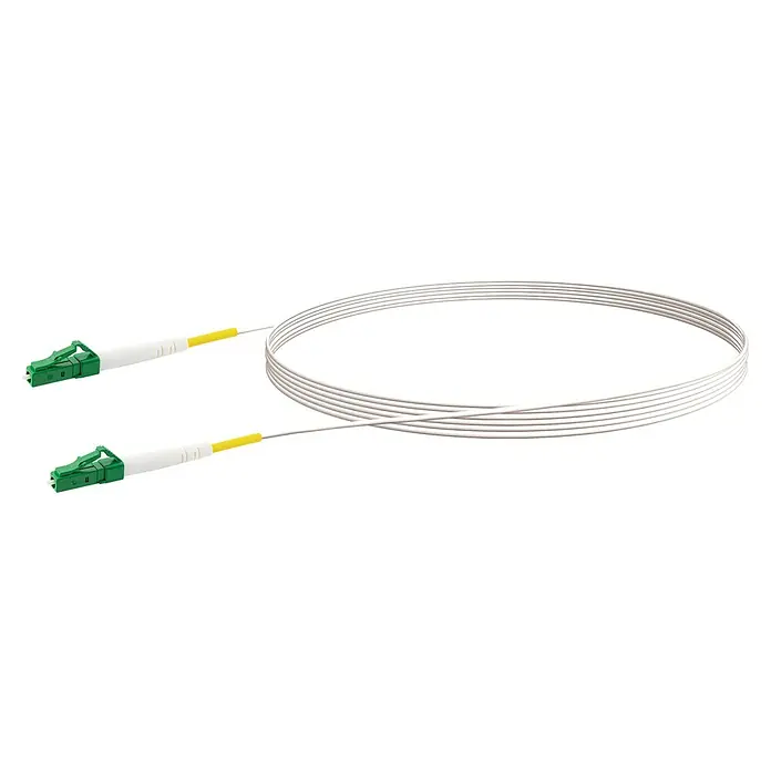 Schwaiger Glasfaser-Netzwerkkabel LC/APC-LC/APC - 5 m, Weiß, Bis zu 10 Gbit/s - Weißes Glasfaserkabel mit grünen Anschlüssen, das zu einer Schlaufe gebogen ist, zur schnellen Datenübertragung und zuverlässigen Netzwerkverbindungen.