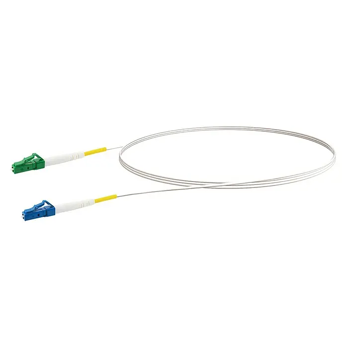 Schwaiger Glasfaser-Netzwerkkabel LC/APC-LC/UPC - 3 m, Weiß, Bis zu 10 Gbit/s - Nahaufnahme eines Duplex-Glasfaserkabels mit blauem und grünem LC-Anschluss, das für schnelle Datenübertragung sorgt.