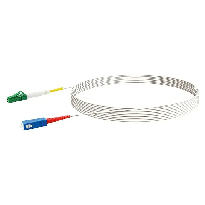 Schwaiger Glasfaser-Netzwerkkabel LC/APC-SC/UPC - 9 m, Weiß, Bis zu 10 Gbit/s - Weißes Glasfaserkabel mit grünen, gelben, roten und blauen Anschlüssen.
