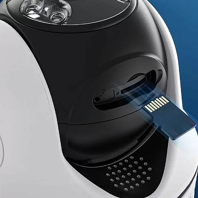 Reolink Akku-Überwachungskamera GO SERIES G440 - 3.840 x 2.160 Pixel, IP64, Außen, 6.000 mAh - Schwarz-weißes Gerät mit oberen Lichtern und Lautsprecher, zeigt eine leuchtende blaue SD-Karte, die eingesetzt wird.