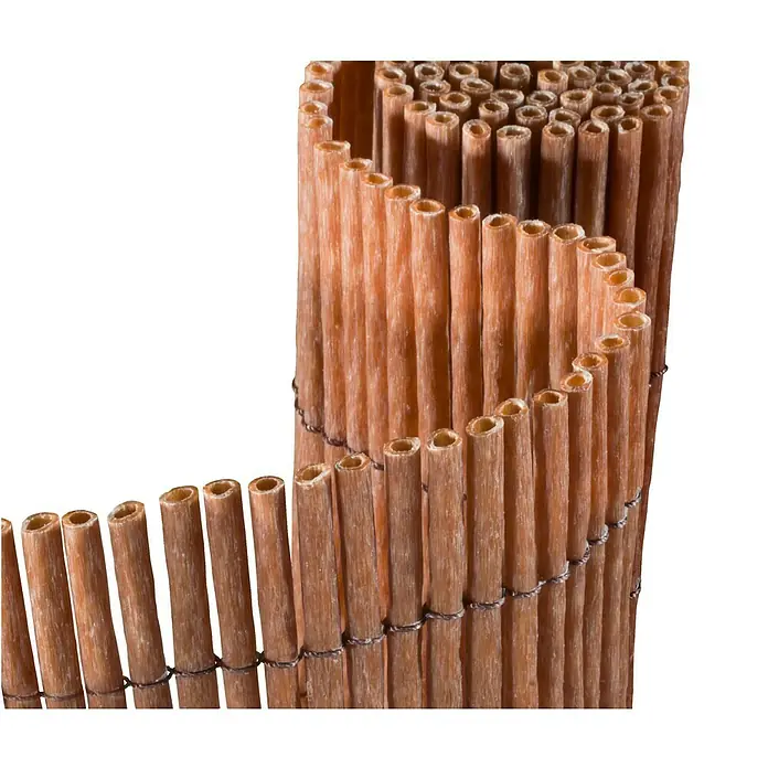 Gardol Sichtschutz - 3 x 0,9 m, Braun - Nahaufnahme einer aufgerollten Bambusmatte, ideal als Sichtschutz oder zur Gartengestaltung. Die Matte ist braun und mit Draht verbunden.