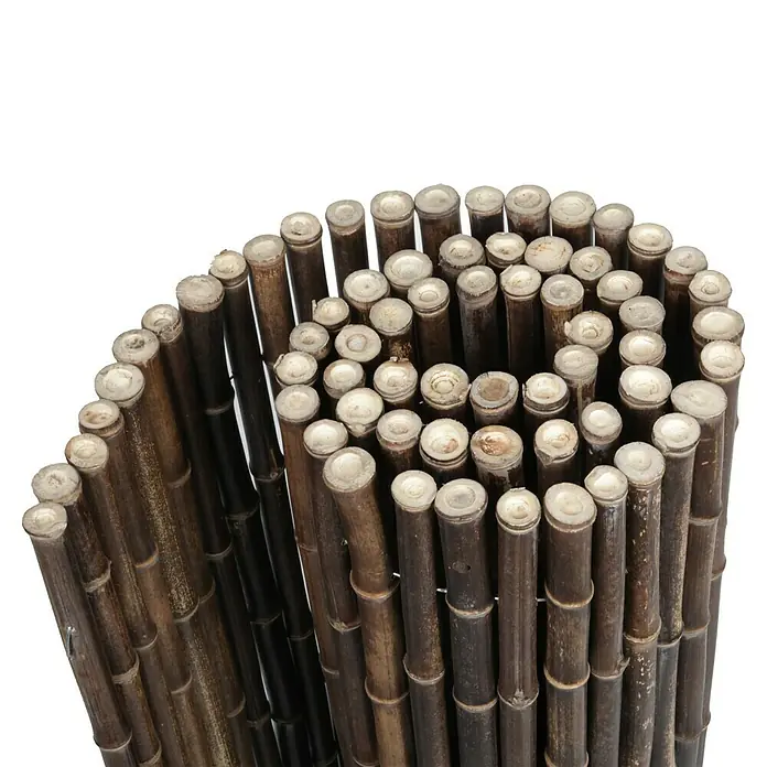 Gardol Sichtschutzmatte - 3 x 0,9 m, Bambus - Nahaufnahme einer gerollten Bambusmatte mit dunklen Bambusstäben und hellen Enden. Ideal als Sichtschutz oder Dekoration.