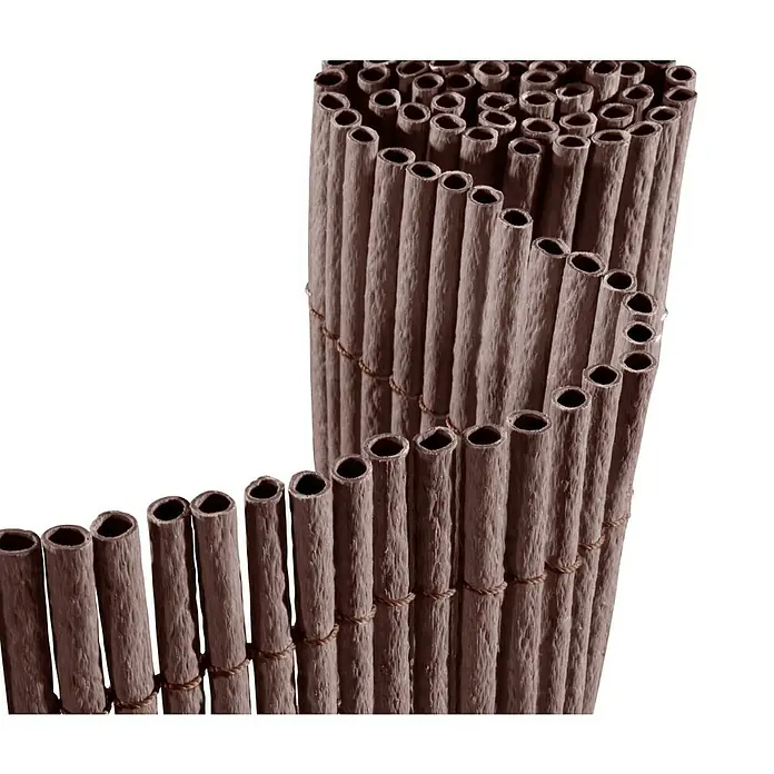 Gardol Sichtschutz - 3 x 0,9 m, Dunkelbraun - Ein aufgerolltes Schilfrohrzaun-Element in brauner Farbe, das eine natürliche und dekorative Garteneinfassung bietet.