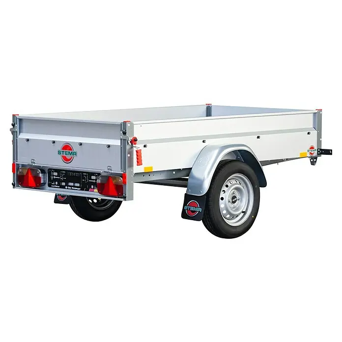 Stema Anhänger BASIC 750 Kippdeichsel - Nutzlast: 615 kg, Einachser, 201 x 108 x 33 cm, Ungebremst - Ansicht des Stema Anhängers. Der Stema Anhänger mit seinen Rückleuchten und Rädern ist ideal für den Transport von Gütern.