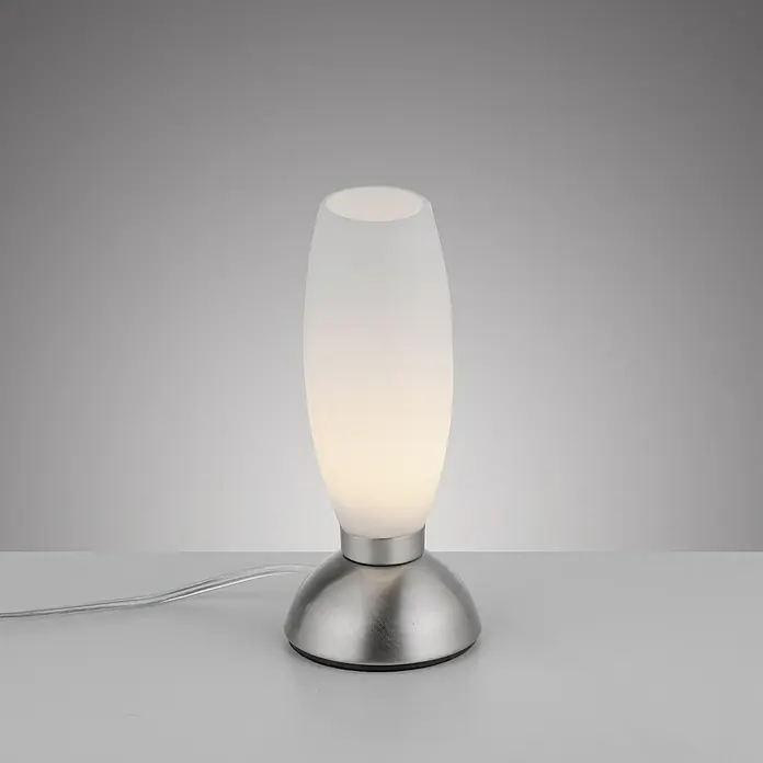 Paul Neuhaus LED-Tischleuchte Joy - L x B x H: 8,5 x 8,5 x 20 cm, Stahl, Warmweiß - Nahaufnahme einer modernen Tischleuchte mit einem satinierten Glasschirm und einem gebürsteten Metallsockel, die ein sanftes, warmes Licht ausstrahlt.