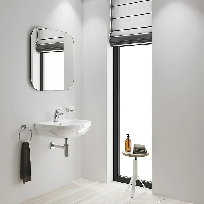Grohe Eurosmart Cosmopolitan Waschtischarmatur S-Size mit ES-Funktion - Mit Zugstange, Chrom, Glänzend, Kaltwasserstart - Modernes Badezimmer mit einem eleganten Waschbecken und einem stilvollen Spiegel.
