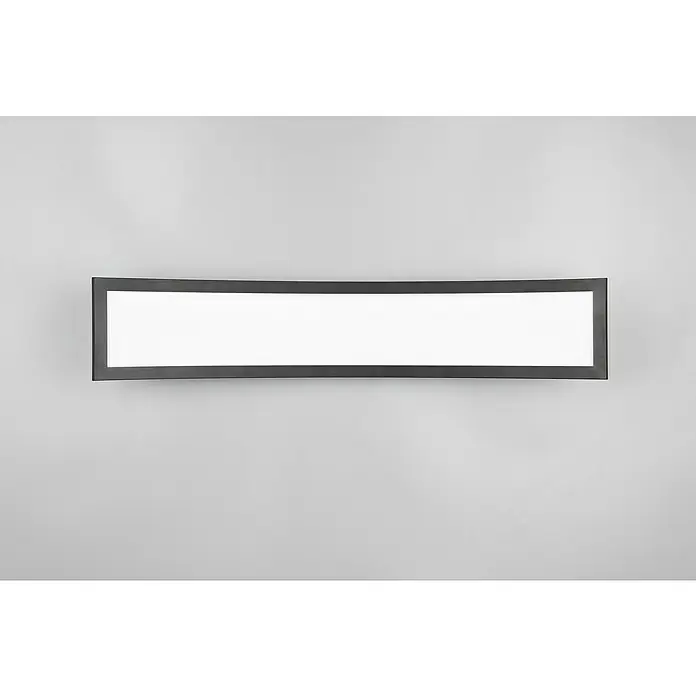 Reality Leuchten LED-Deckenleuchte Score - 23 W, L x B x H: 15 x 75 x 13,5 cm, Schwarz, Warmweiß - Ein längliches, gebogenes Wandlicht mit einem schwarzen Rahmen und einem weißen Leuchtbereich, das ein modernes Ambiente erzeugt.