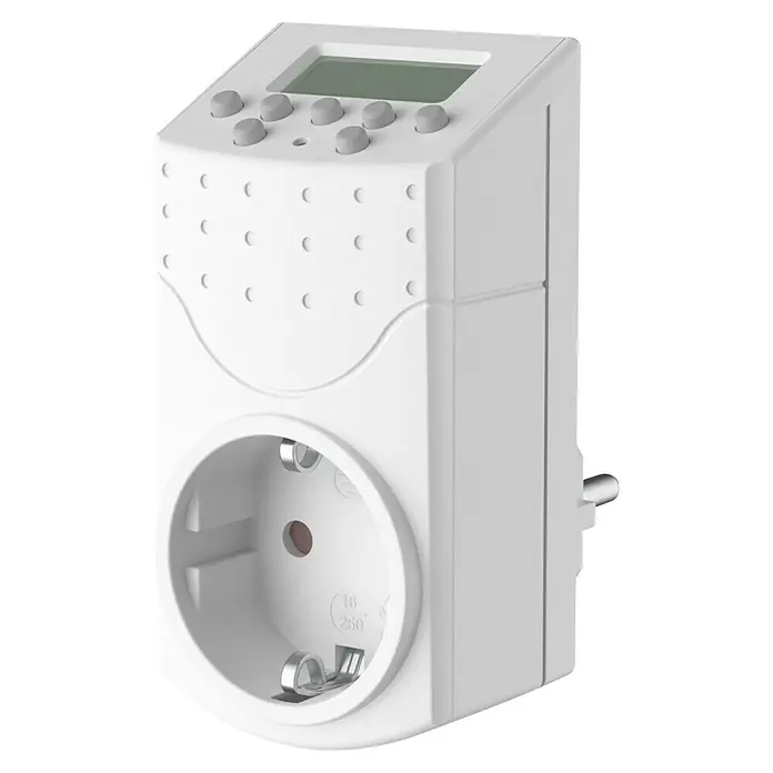 Wochen-Zeitschaltuhr - Digital, Max. Anschlussleistung: 1.800 W - Nahaufnahme einer Zeitschaltuhr mit digitaler Anzeige, mehreren Knöpfen und einer Schuko-Steckdose für den Einsatz im Haushalt.