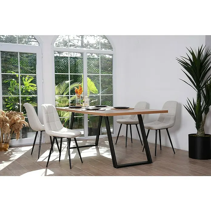 Tischbein CITYLINE Madrid - 780 x 365 x 720 mm, Schwarz - Esszimmertisch mit vier Stühlen in einem hellen Raum. Der Tisch hat eine Holplatte und schwarze Metallbeine.