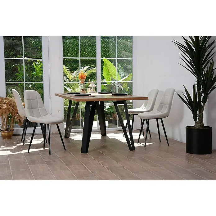 Tischbein CITYLINE New York - 780 x 270 x 720 mm, Schwarz - Elegantes Esszimmer-Set mit einem modernen Holztisch und vier stilvollen, hellen Stühlen mit schwarzen Beinen, ergänzt durch Zimmerpflanzen.