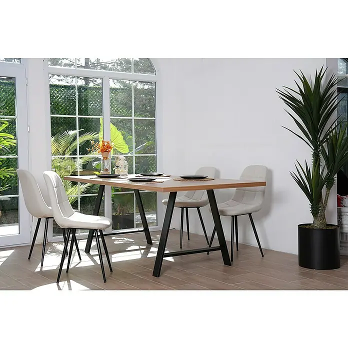 Tischbein CITYLINE Hamburg - 780 x 130 x 720 mm, Schwarz - Esszimmertisch mit Holzplatte und schwarzen Metallbeinen umgeben von vier Stühlen mit beiger Polsterung und schwarzen Beinen.