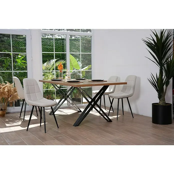 Tischbein CITYLINE Venedig - 780 x 140 x 720 mm, Schwarz - Ein moderner Esstisch mit schwarzen Metallbeinen und vier gepolsterten Stühlen. Perfekt für stilvolle Esszimmer und gemütliche Mahlzeiten.