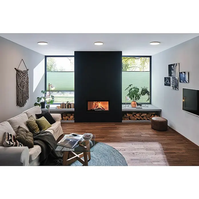 Paulmann LED-Panel rund Abia - 24 W, Weiß, Neutralweiß - Wohnzimmer mit Kamin und Deckenleuchten, die eine gemütliche Atmosphäre schaffen. Die modernen Leuchten passen zum stilvollen Interieur des Raumes.