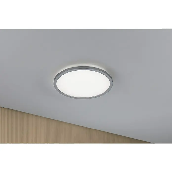 Paulmann LED-Panel Atria ShineDurchmesser: 29,3 cm, 19 W, Chrom, Neutralweiß - Nahaufnahme einer modernen runden LED-Deckenleuchte mit silbernem Rahmen, montiert an einer weißen Decke, die ein helles, gleichmäßiges Licht ausstrahlt.