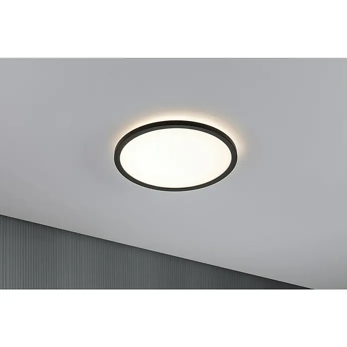 Paulmann LED-Panel Atria Shine - Durchmesser: 29,3 cm, 19 W, Schwarz, Warmweiß - Nahaufnahme einer schwarzen runden Deckenleuchte mit LED-Beleuchtung an einer weißen Decke, die modernes und helles Licht bietet.