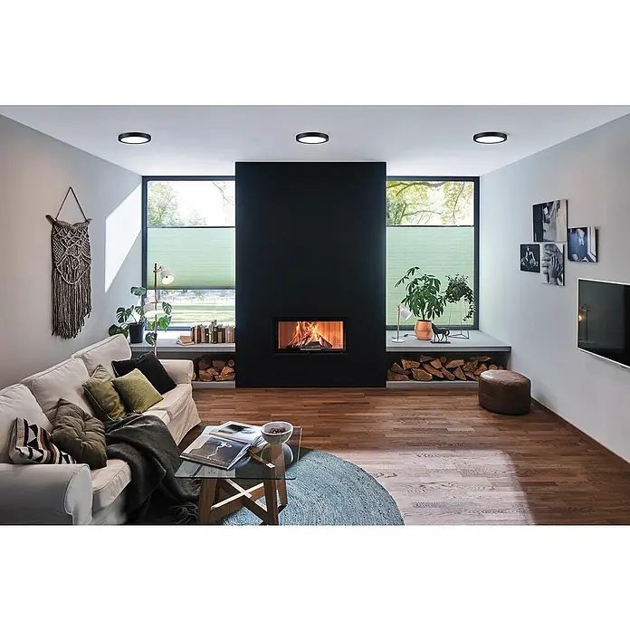 Paulmann LED-Panel rund Abia - 24 W, Schwarz, Neutralweiß - Wohnzimmer mit Kamin und Deckenleuchten. Die modernen Deckenleuchten sorgen für eine angenehme Beleuchtung im Raum.