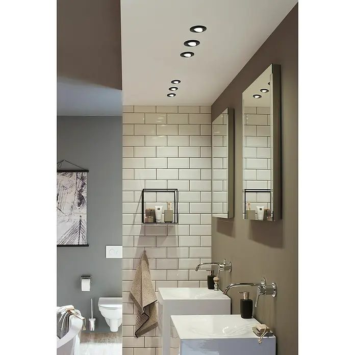 Paulmann LED-Einbauleuchten-Set rund Calla - 6 W, Schwarz, 10 Stk., Neutralweiß - Elegantes Badezimmer mit stilvollen Deckenspots, die für eine moderne Beleuchtung sorgen. Die Spots sind in einer Reihe angeordnet und bieten helles Licht.