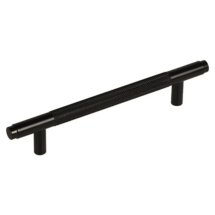 Rei Tirador para muebles 6301 - Distancia entre orificios: 128 mm, Negro, Mate, 4 ud. - Primer plano de un tirador de armario moleteado negro, que presenta un elemento de diseño elegante y moderno para cajones o armarios.