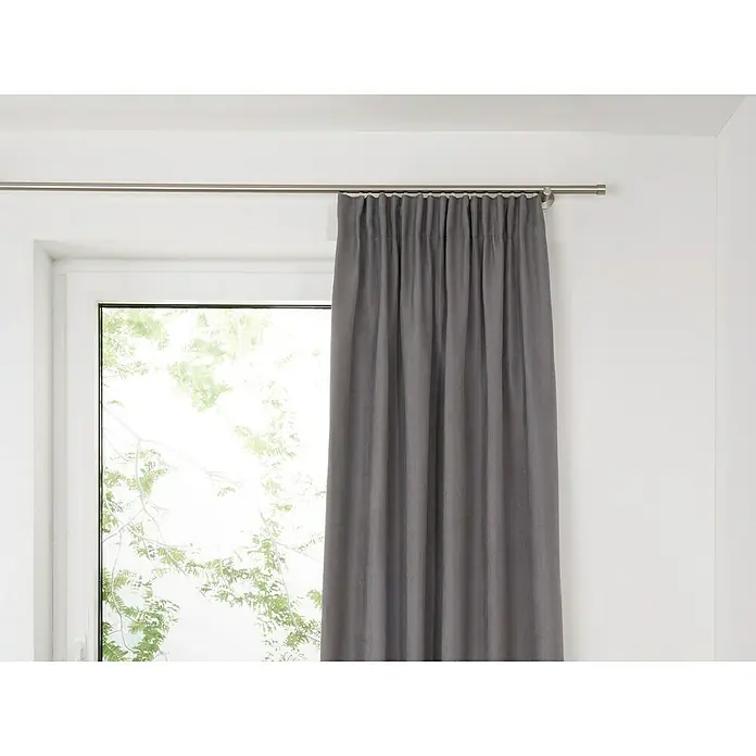 Schlaufenschal Dim - B x H: 135 x 245 cm, 100 % Polyester, Anthrazit - Grauer Vorhang hängt an einer Metallschiene vor einem Fenster und bietet Privatsphäre und Verdunkelung für den Raum.