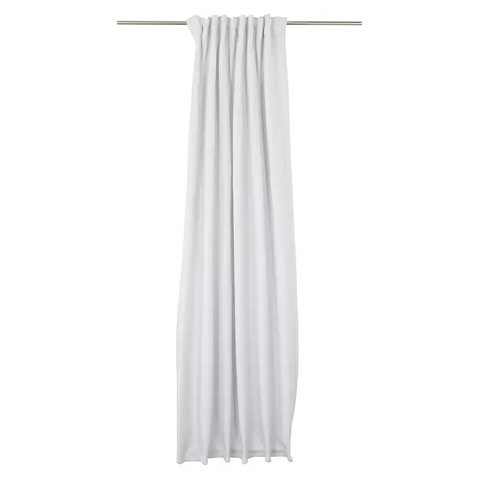 Schlaufenschal Dim - B x H: 135 x 245 cm, 100 % Polyester, Weiß - Weißer Stoffvorhang hängt ordentlich an einer Metallstange.