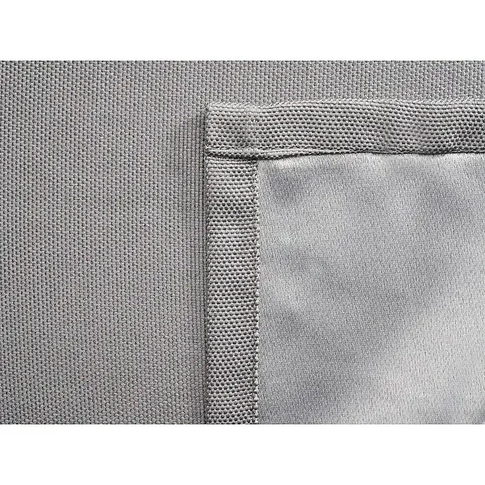 Schlaufenschal Dim - B x H: 135 x 245 cm, 100 % Polyester, Anthrazit - Detailaufnahme eines grauen Stoffes mit einer verstärkten Kante, die die hochwertige Verarbeitung und Haltbarkeit des Materials betont.