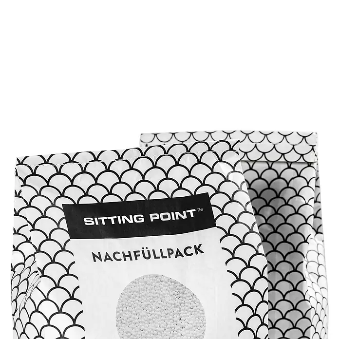 Sitting Point Polystyrolkugel Nachfüllpack - 60 l, Weiß - Eine Nahaufnahme von zwei Sitting Point Nachfüllpackungen mit einem stilvollen Fischschuppenmuster, die zur Wiederbefüllung von Sitzsäcken dienen.
