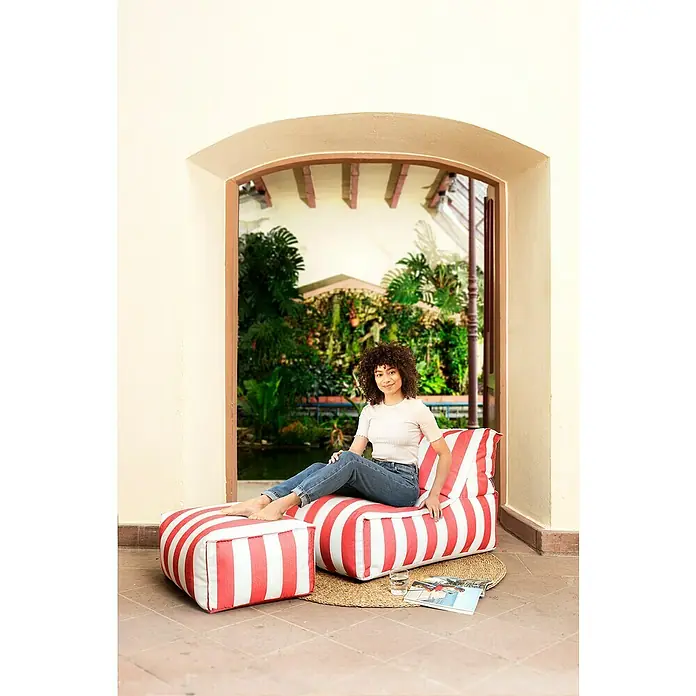 Sitting Point Sitzsack Santorin Rock - 100 x 65 x 65 cm, Rot/Weiß, 100 % Polypropylen - Ein gestreifter Sitzsack und Hocker in Rot und Weiß, ideal zum Entspannen im Freien oder im Wintergarten.