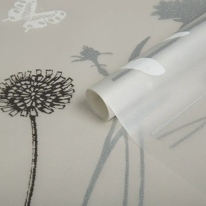 D-c-fix Static Premium Glasfolie Meterware Blossom - Breite: 45 cm, Transluzent, Statisch haftend - Nahaufnahme einer Rolle Fensterfolie mit Blumen- und Schmetterlingsmuster.