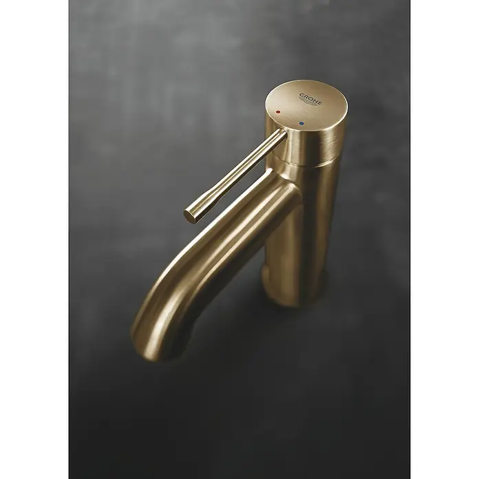 Grohe Essence New Waschtischarmatur S-Size - Mit Zugstange, Cool Sunrise, Glänzend - Eine moderne, goldfarbene Grohe Armatur mit minimalistischem Design, ideal für stilvolle Badezimmer und Küchen.